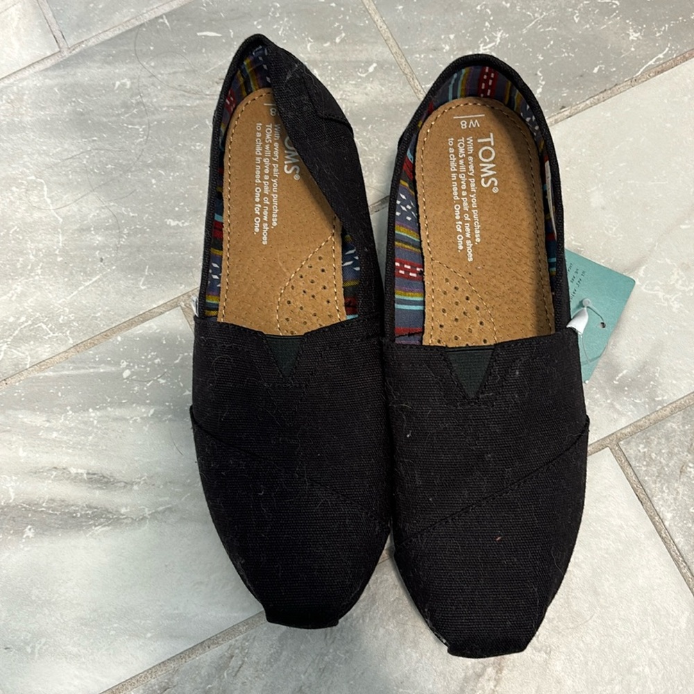 NWT women's toms size 8
